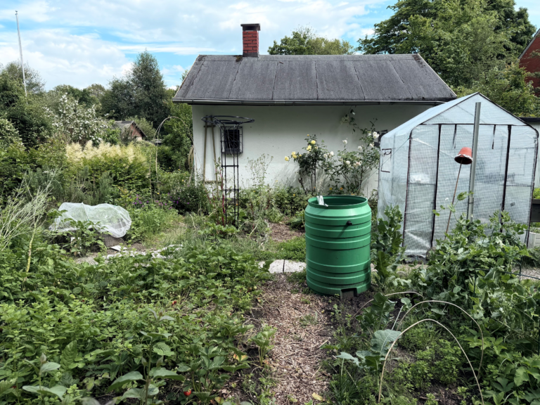 Beste Kleingartenversicherung für Laube oder Gartenhaus mit Terrasse, Hausrat, Glas, Haftpflicht und gepflegtem Außenbereich